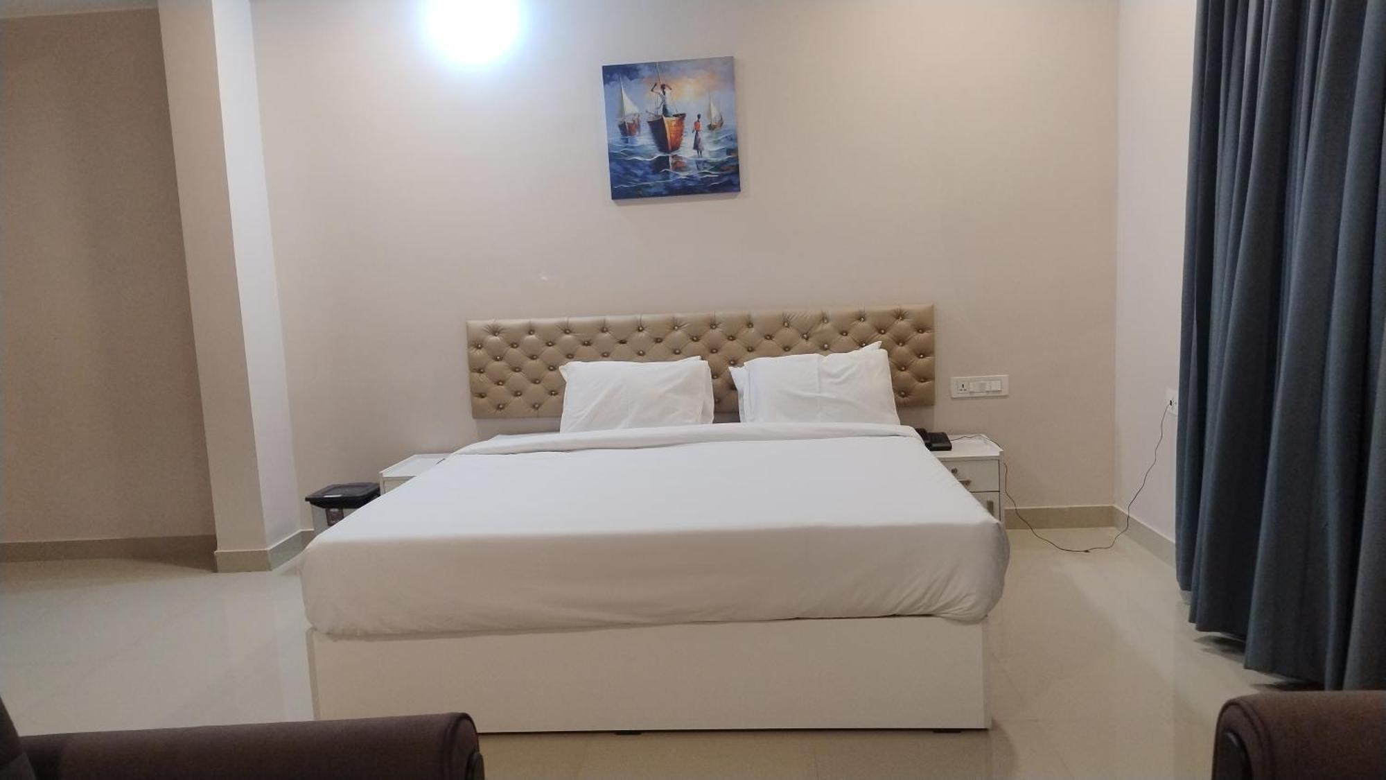 Gateway Airport Hotel Kannur Esterno foto