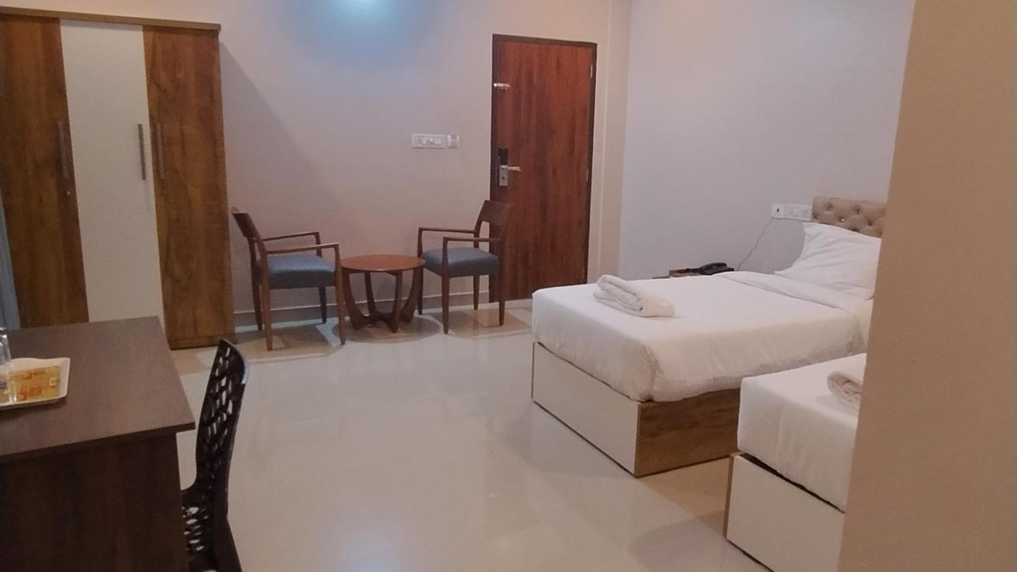 Gateway Airport Hotel Kannur Esterno foto